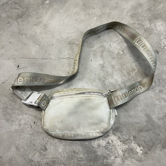 Lululemon Everywhere Belt Bag 1L Wordmark Vapor/Gold/White-LU9BHGS VOPR/GOLD/WHT - Picture 10 of 11